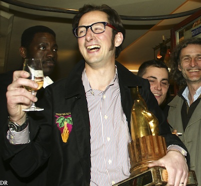 Nicolas Decatoire recevant sa Bouteille d'Or, le 4 avril 2011