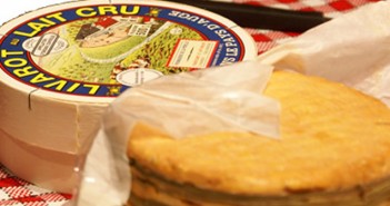 Fromages, le salut est-il dans l’AOC ou le lait cru ?