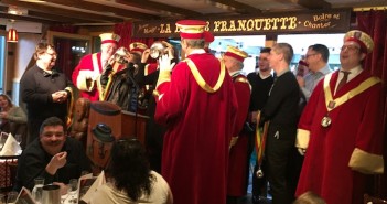 La Confrérie des Vignerons de Saint-Vincent de Mâcon intronise des Parisiens à la Bonne Franquette