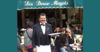 Raymond Costes : la fierté d’être garçon de café aux Deux Magots