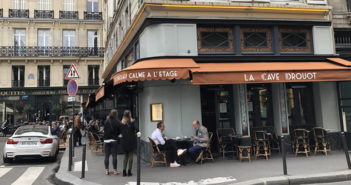La cave Drouot devant la salle des ventes