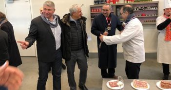 Antoine Duléry succède à Jean Carmet pour incarner le fromage de tête