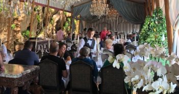 Les Grands Buffets plantent une tente d’apparat