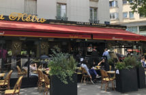 Au Métro, place Félix Eboué