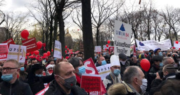 Une manif bon enfant et unitaire aux Invalides